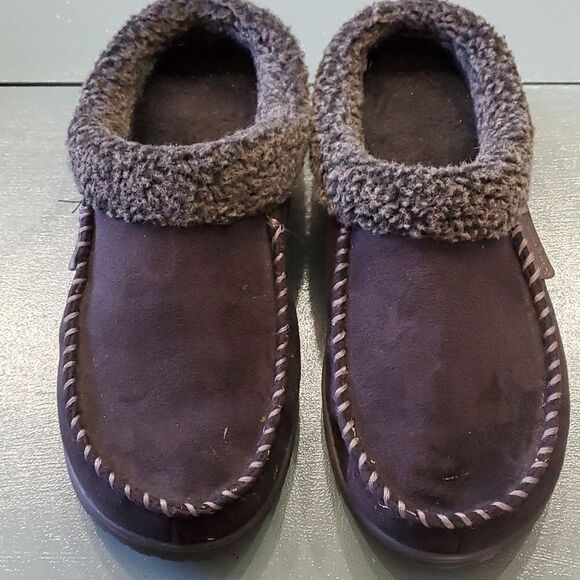 DEARFOAMS SLIPPERS, FAUX FUR. 9/10. GOOD used condition and quality. - Picture 1 of 10
